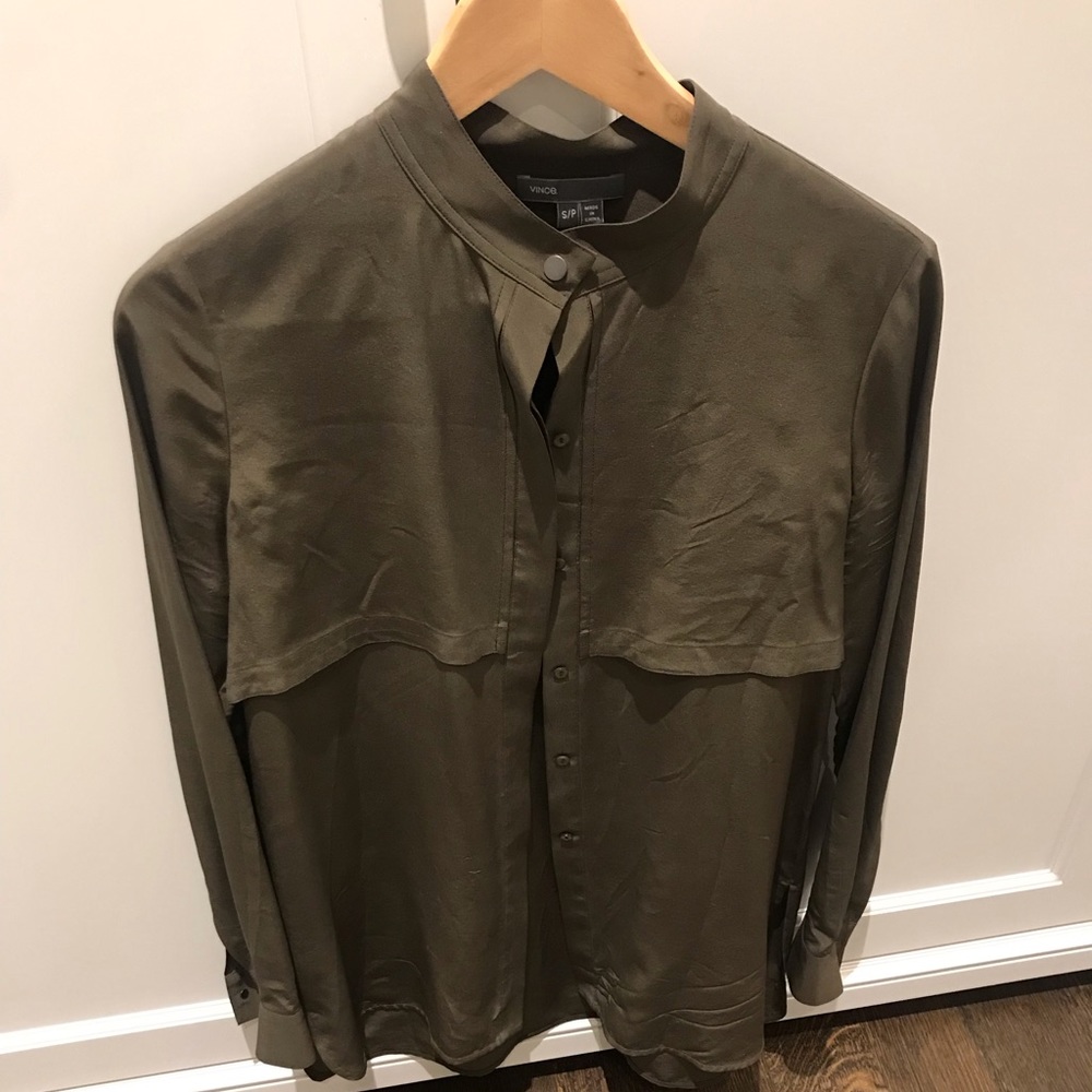 DELETING LISTING THIS WEEK Vince Silk top sz S